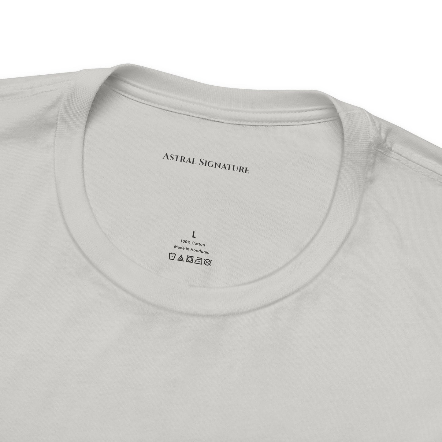 Camiseta Signature: cómoda camiseta unisex para relajarse con colores claros - de Astral Signature