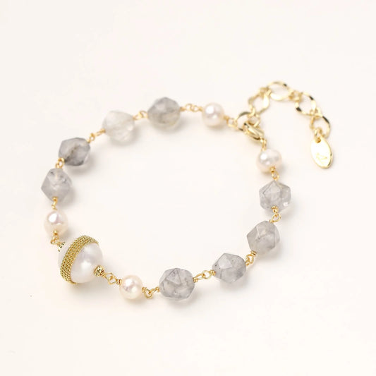 Close-up of the Baroque Pearl Crystal Bracelet by Astral Signature, highlighting the unique combination of cloudy quartz and baroque pearls. Made with 14K Gold Plated Eco-Brass, this bracelet is ideal for everyday wear and a wonderful gift for her, part of the limited edition Astral Design line.