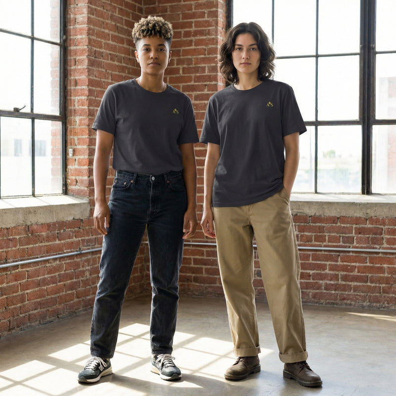 Camiseta unisex de manga corta - Logotipo clásico en colores más oscuros | Astral Signature™