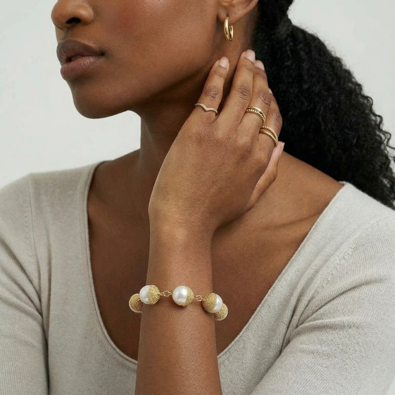 Pulsera de perlas de malla dorada